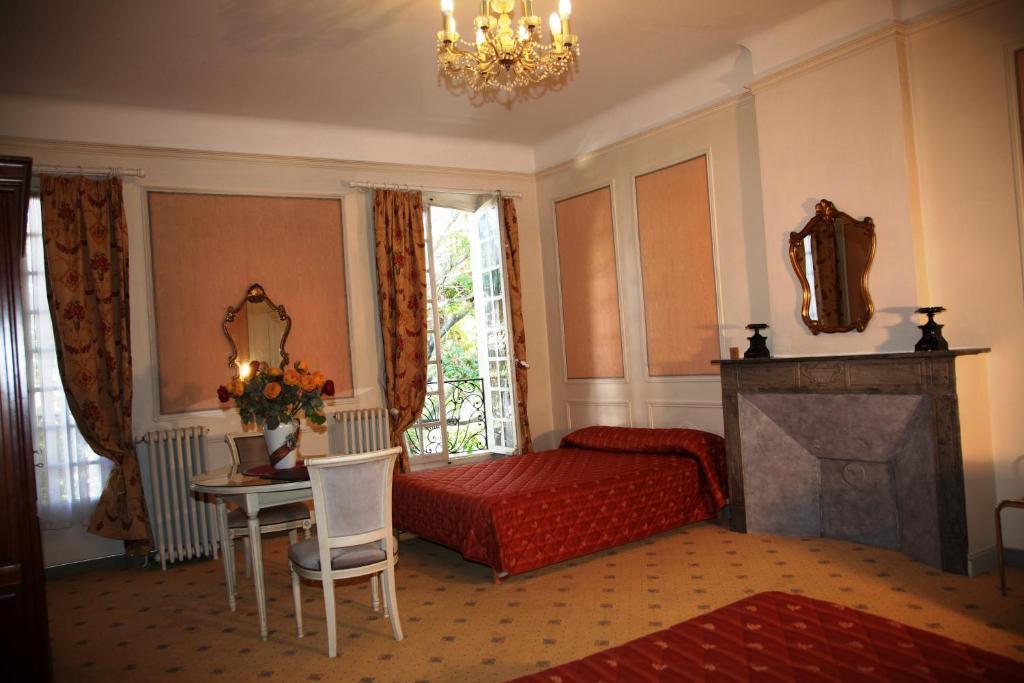 Hotel Du Fiacre Carpentras Bilik gambar