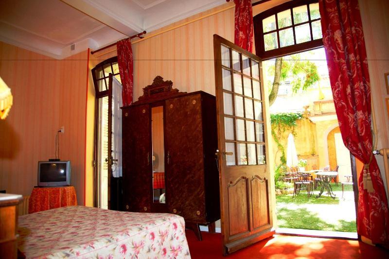 Hotel Du Fiacre Carpentras Luaran gambar