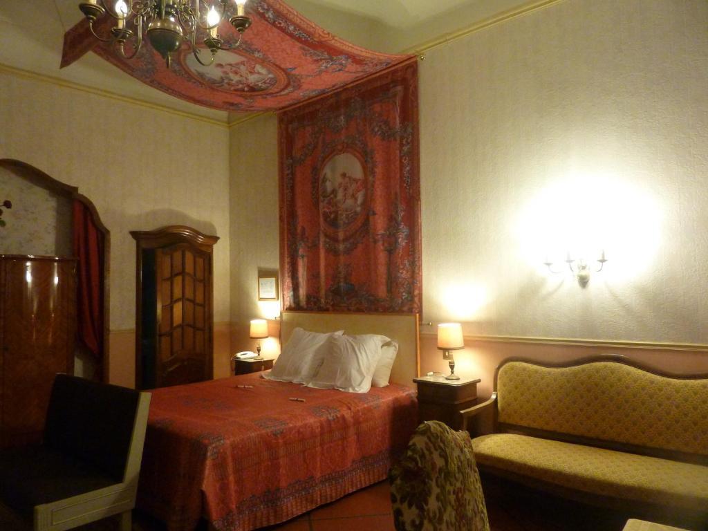 Hotel Du Fiacre Carpentras Bilik gambar