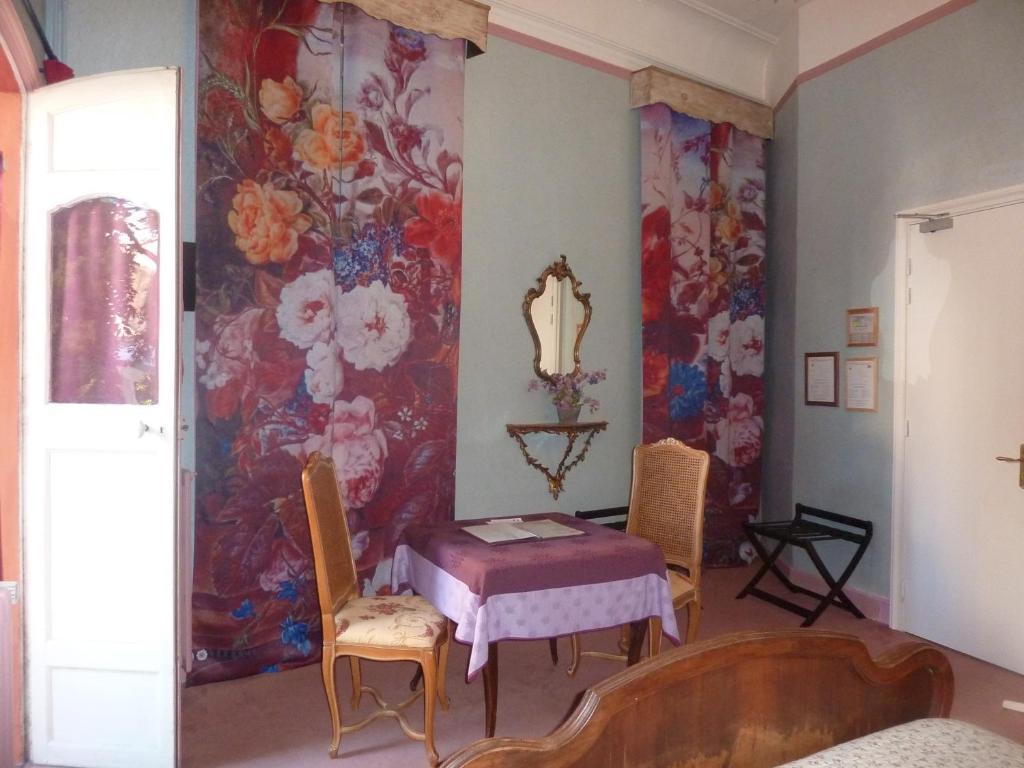 Hotel Du Fiacre Carpentras Bilik gambar