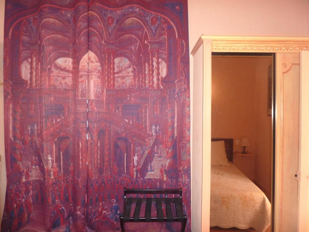 Hotel Du Fiacre Carpentras Bilik gambar