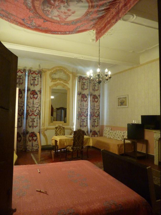 Hotel Du Fiacre Carpentras Bilik gambar